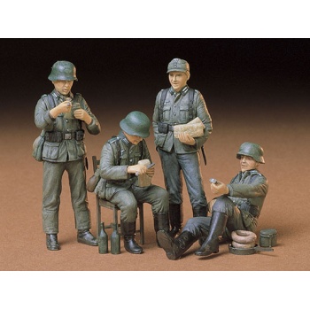 1/35 TAMIYA  Saksamaa IIMS jalavägi puhkamas - CA229