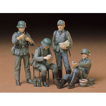 1/35 TAMIYA German Soldiers at Rest Kit - CA229