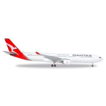 1/500 Qantas Airbus A330-300 - new 2016 colors - VH-QPJ