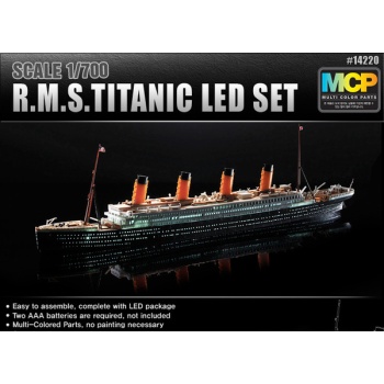 1/700 ACADEMY - Titanic + LED Lights