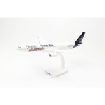 1/200 Lufthansa Airbus A330-300 "Fanhansa - Diversity Wins" - D-AIKQ Snap-Fit