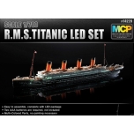 1/700 ACADEMY - Titanic + Led lambid